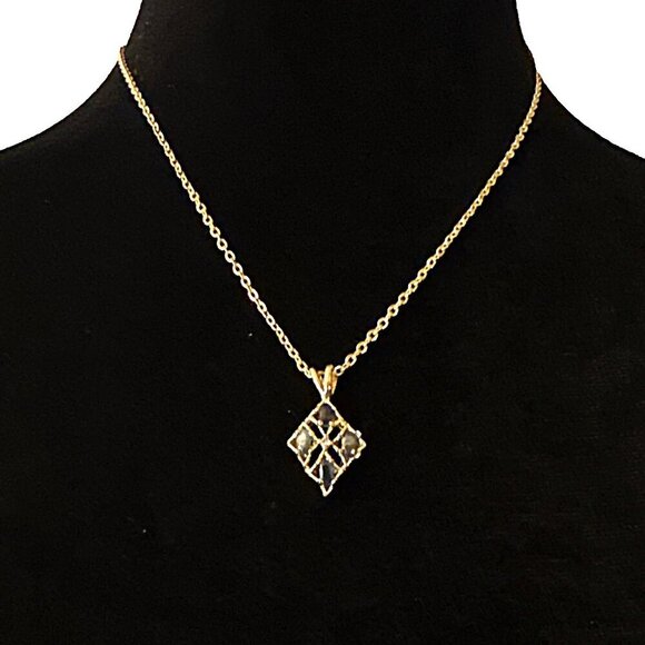 Gold Tone Pendant Necklace 18 Inch Length - Picture 1 of 6